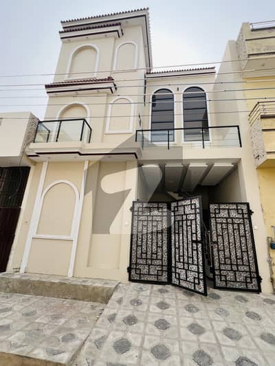 گورنمنٹ ایمپلائیز کوآپریٹو ہاؤسنگ سوسائٹی بہاولپور میں 6 کمروں کا 5 مرلہ مکان 1.29 کروڑ میں برائے فروخت۔
