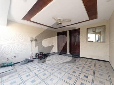پشاور روڈ راولپنڈی میں 6 کمروں کا 7 مرلہ مکان 4.2 کروڑ میں برائے فروخت۔