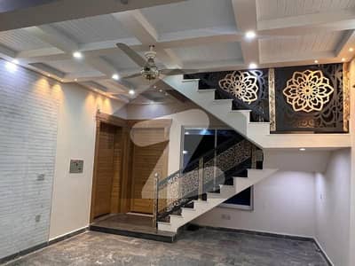 فیصل ٹاؤن - ایف ۔ 18 اسلام آباد میں 7 کمروں کا 8 مرلہ مکان 3.34 کروڑ میں برائے فروخت۔