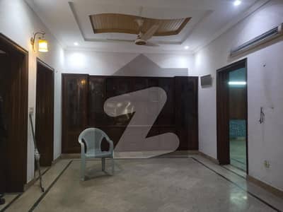 علامہ اقبال ٹاؤن ۔ مہران بلاک علامہ اقبال ٹاؤن,لاہور میں 2 کمروں کا 10 مرلہ بالائی پورشن 56.0 ہزار میں کرایہ پر دستیاب ہے۔
