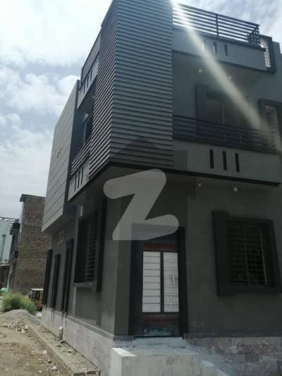 شامی روڈ پشاور میں 4 کمروں کا 1 کنال مکان 1.2 لاکھ میں کرایہ پر دستیاب ہے۔