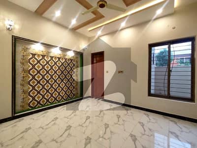 بحریہ ٹاؤن سیکٹر سی بحریہ ٹاؤن,لاہور میں 3 کمروں کا 5 مرلہ مکان 1.75 کروڑ میں برائے فروخت۔