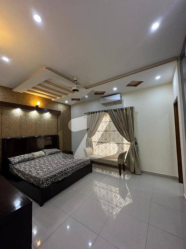 بحریہ ٹاؤن لاہور میں 3 کمروں کا 5 مرلہ مکان 1.75 کروڑ میں برائے فروخت۔