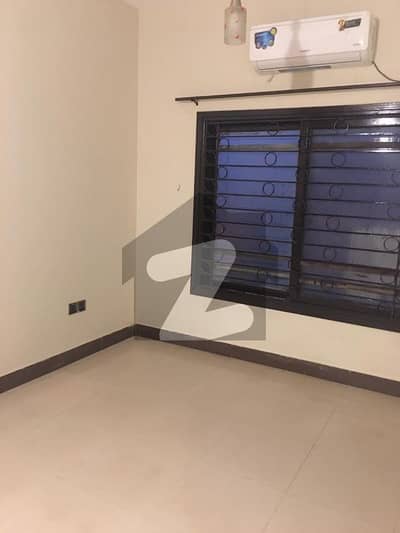 qayyumabad 100 yards flat for rent