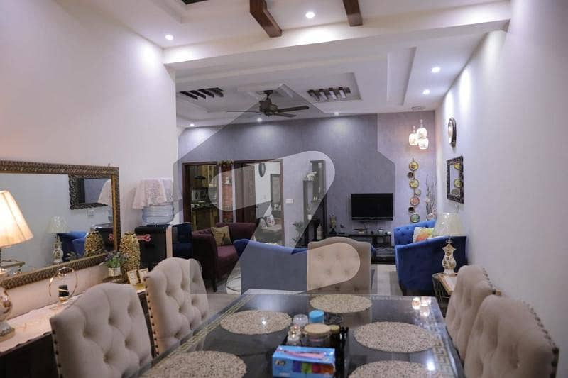 جوہر ٹاؤن فیز 2 جوہر ٹاؤن,لاہور میں 4 کمروں کا 5 مرلہ مکان 2.05 کروڑ میں برائے فروخت۔