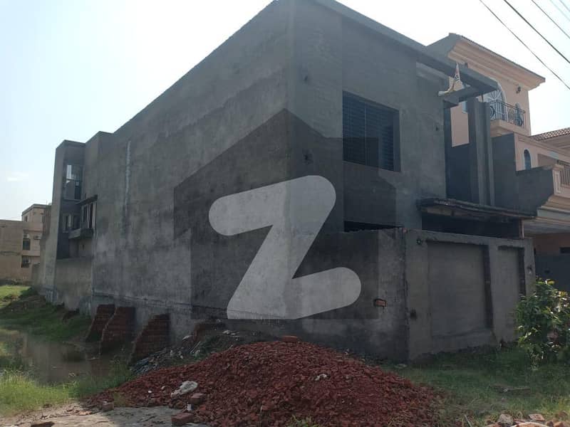 10 Marla Beautiful Gray Structure House Urgently Sale