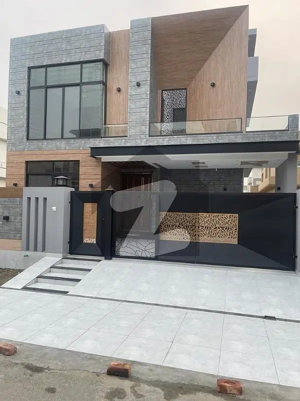 A Block 10 Marla Beautiful Modern House For Sale In Central Park