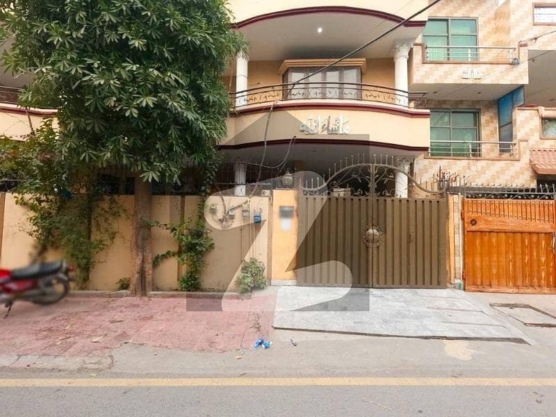 A Palatial Residence For sale In Allama Iqbal Town - Kamran Block Lahore