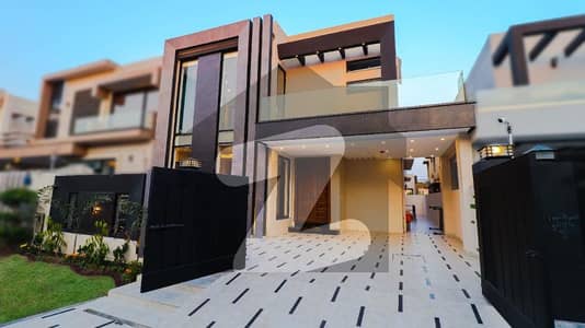 10 Marla Modern House For Sale At Top Location Near Park & Commercial