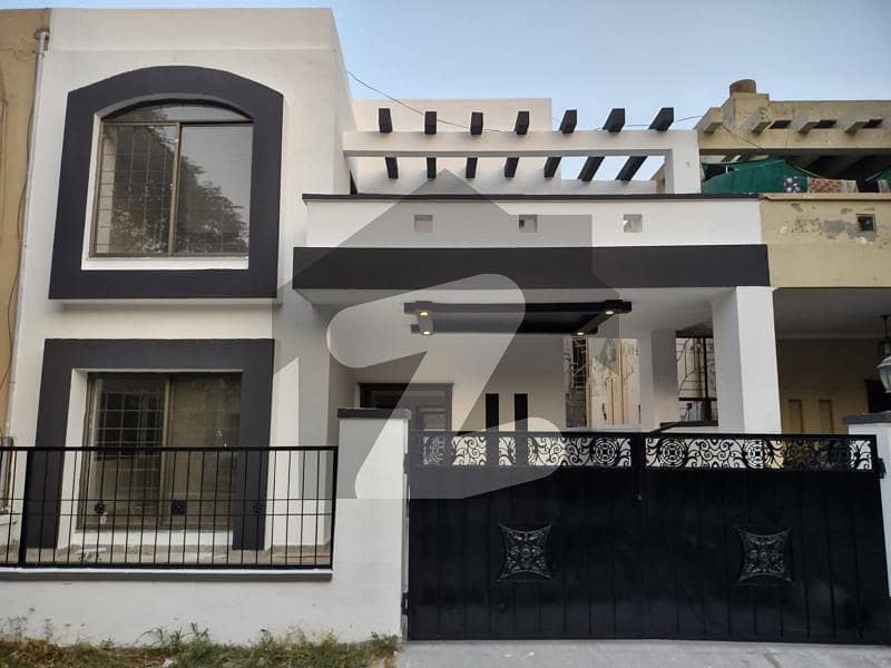 9 Marla Renovated Beautiful House In Gated Community For Sale In Lahore