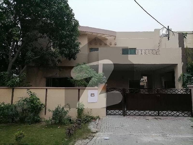 عسکری 10 - سیکٹر اے عسکری 10,عسکری,لاہور میں 5 کمروں کا 1 کنال مکان 8.75 کروڑ میں برائے فروخت۔