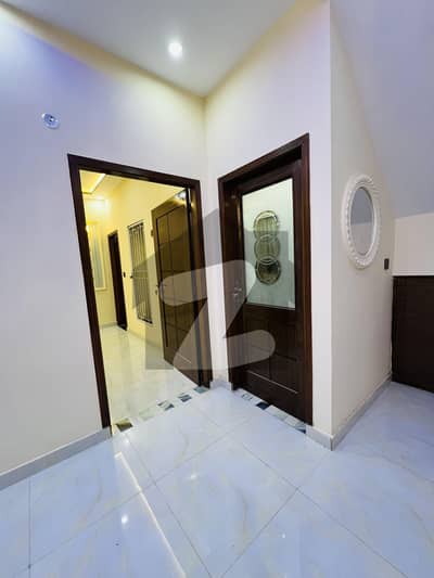 الرحمان گارڈن فیز 2 الرحمان گارڈن,لاہور میں 3 کمروں کا 4 مرلہ مکان 1.28 کروڑ میں برائے فروخت۔
