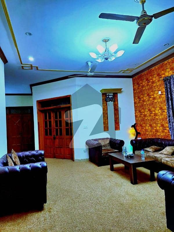 Gest house
E-11/
Full furnished House available for rent

12 badroom 12 with attached bath
3TV launch
3 Kitchen
3Drawing
 Car park

Rent 6 lac

Sale full furnished demand 70 lac
Unfurnished rent 3 lac

Size 40:80