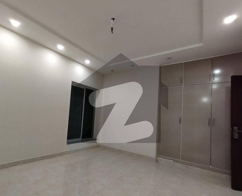 Beauty Commercial Floor In DHA Phase 8 Air Avenue
