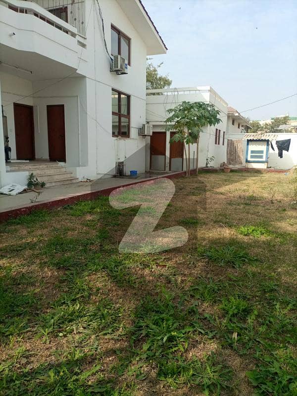 زمزمہ کراچی میں 6 کمروں کا 1 کنال مکان 9.5 لاکھ میں کرایہ پر دستیاب ہے۔