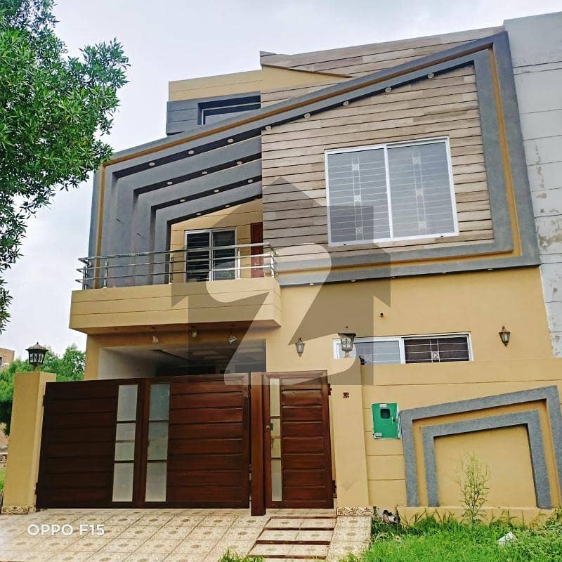 5 MARLA FACING PARK FULLY DEVELOPED AREA HOUSE AVAILABLE FOR RENT IN D BLOCK