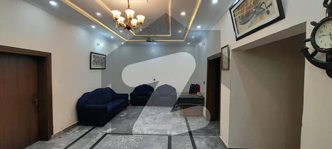 گلشنِ اقبال راولپنڈی میں 6 کمروں کا 10 مرلہ مکان 2.6 کروڑ میں برائے فروخت۔