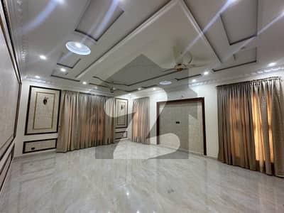 ویلینشیاء ہاؤسنگ سوسائٹی لاہور میں 6 کمروں کا 2 کنال مکان 18.0 کروڑ میں برائے فروخت۔