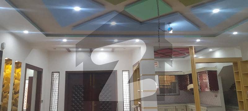 مسلم ٹاؤن فیصل آباد میں 4 کمروں کا 11 مرلہ مکان 70.0 ہزار میں کرایہ پر دستیاب ہے۔