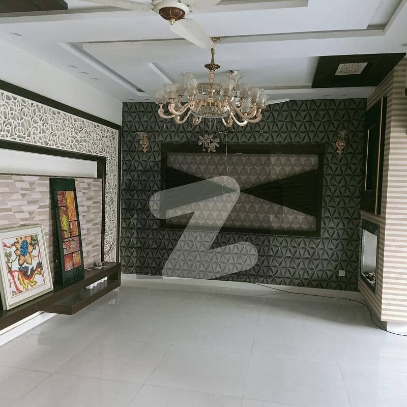 8 MARLA 2 BEDS UPPER PORTION AVAILABLE FOR RENT IN DHA PHASE 3