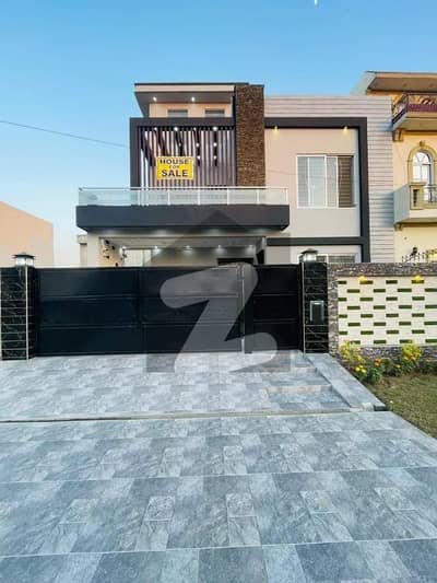 10 Marla Beautiful Modern House For Sale At Super Hot Location