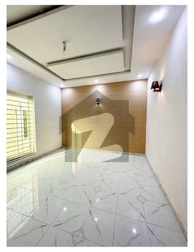 لیک سٹی ۔ سیکٹر بی لیک سٹی,رائیونڈ روڈ,لاہور میں 4 کمروں کا 5 مرلہ مکان 2.5 کروڑ میں برائے فروخت۔