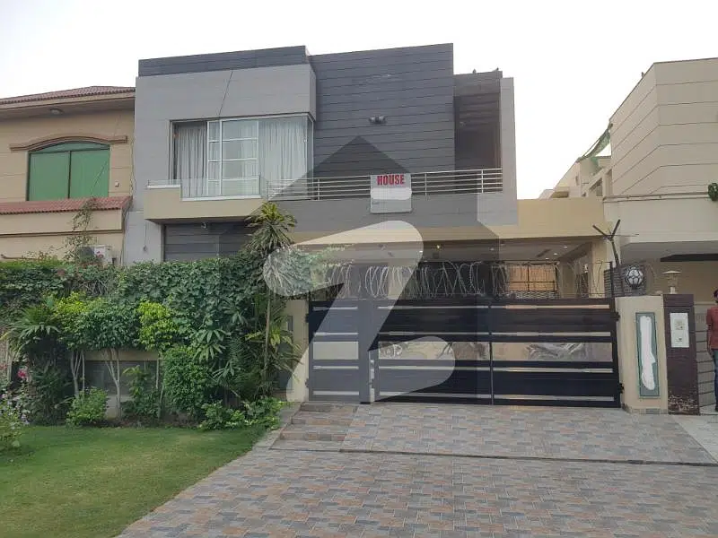10 Marla Slightly Used Modern House For Sale At Hot Location