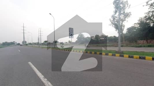 ڈی ایچ اے فیز 6 - مین بلیوارڈ ڈی ایچ اے فیز 6,ڈیفنس (ڈی ایچ اے),لاہور میں 8 مرلہ عمارت 21.0 کروڑ میں برائے فروخت۔