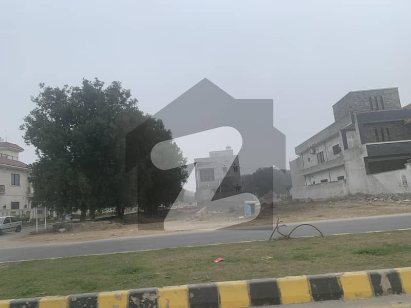 خیابانِ امین ۔ بلاک ایل خیابانِ امین,لاہور میں 1 کنال رہائشی پلاٹ 2.2 کروڑ میں برائے فروخت۔
