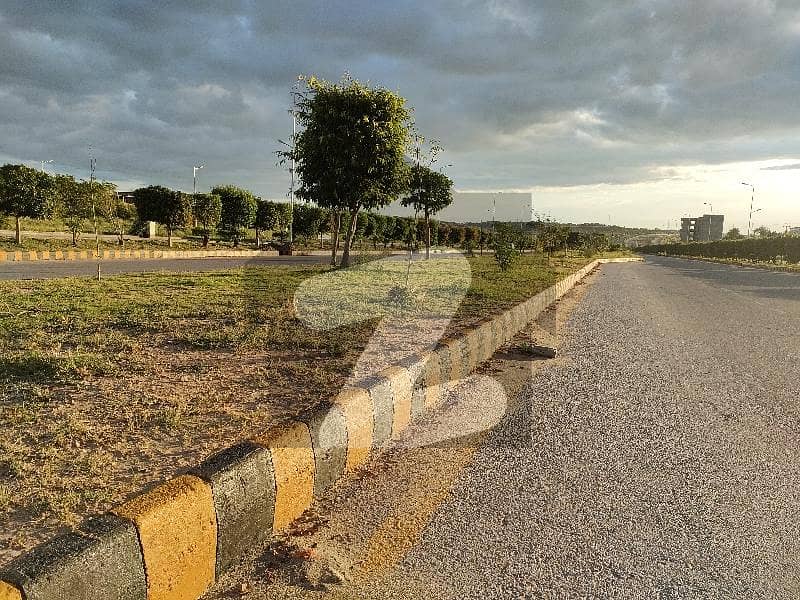 چک بیلی روڈ راولپنڈی میں 1 کنال کمرشل پلاٹ 4.0 کروڑ میں برائے فروخت۔