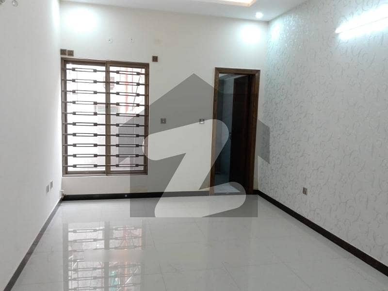 8 Marla House In Central D-12 For rent