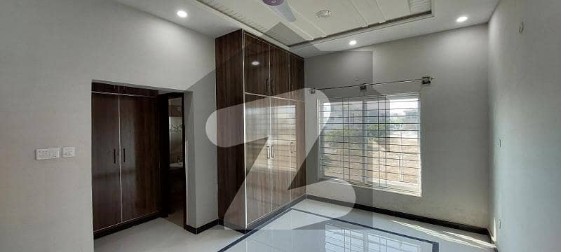 ٹاپ سٹی 1 - بلاک ڈی ٹاپ سٹی 1,اسلام آباد میں 5 کمروں کا 10 مرلہ مکان 4.25 کروڑ میں برائے فروخت۔