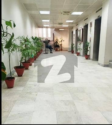 صدر ٹاؤن کراچی میں 12 مرلہ دفتر 3.0 کروڑ میں برائے فروخت۔