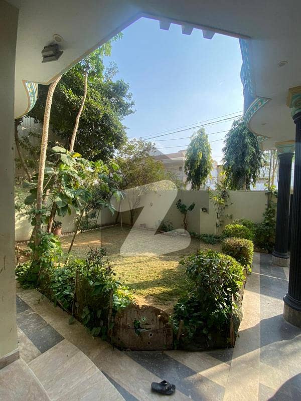 سعدی ٹاؤن سکیم 33,کراچی میں 7 کمروں کا 16 مرلہ مکان 6.2 کروڑ میں برائے فروخت۔