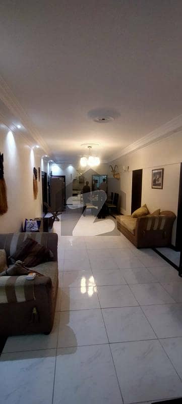 پی ای سی ایچ ایس بلاک 2 پی ای سی ایچ ایس,جمشید ٹاؤن,کراچی میں 4 کمروں کا 12 مرلہ فلیٹ 4.15 کروڑ میں برائے فروخت۔