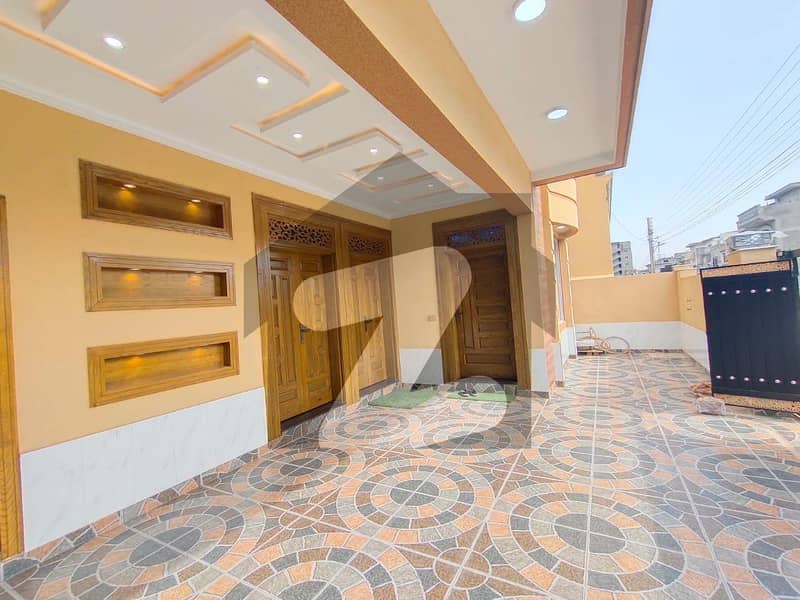 سوآن آرکیڈ سوان گارڈن,اسلام آباد میں 6 کمروں کا 9 مرلہ مکان 3.65 کروڑ میں برائے فروخت۔