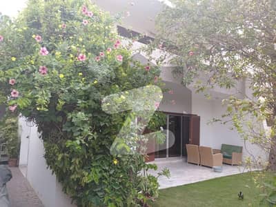 ڈی ایچ اے فیز 5 ڈی ایچ اے ڈیفینس,کراچی میں 5 کمروں کا 1 کنال مکان 9.0 کروڑ میں برائے فروخت۔