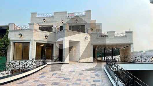 2 KANAL Beautiful House Is For RENT