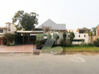 گارڈن ٹاؤن - ابو بھکر بلاک گارڈن ٹاؤن,لاہور میں 8 کمروں کا 2 کنال مکان 12.0 لاکھ میں کرایہ پر دستیاب ہے۔
