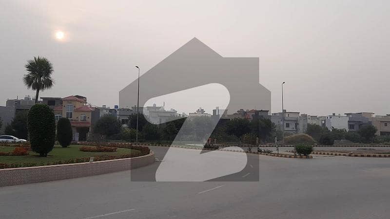 سٹی ہاؤسنگ سکیم جہلم میں 1 کنال رہائشی پلاٹ 1.05 کروڑ میں برائے فروخت۔