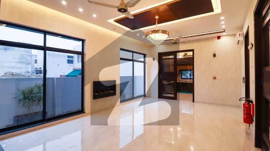 10 Marla Modern House For Sale At Hot Location 70ft Road Facing Kanal