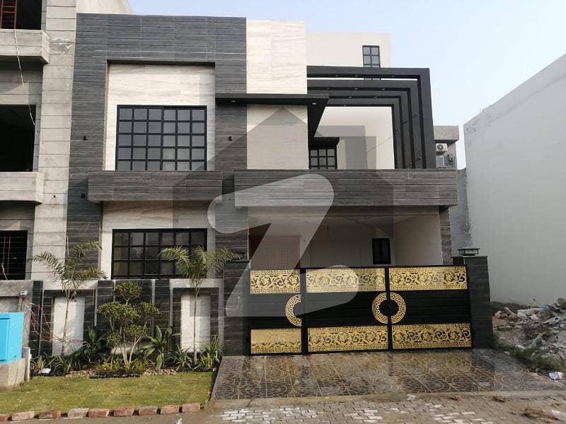 ڈریم گارڈنز ڈیفینس روڈ,لاہور میں 5 کمروں کا 8 مرلہ مکان 3.2 کروڑ میں برائے فروخت۔
