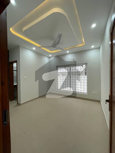 بحریہ انکلیو - سیکٹر بی1 بحریہ انکلیو,بحریہ ٹاؤن,اسلام آباد میں 3 کمروں کا 5 مرلہ مکان 85.0 ہزار میں کرایہ پر دستیاب ہے۔ بحریہ انکلیو - سیکٹر بی1 بحریہ انکلیو,بحریہ ٹاؤن,اسلام آباد میں 3 کمروں کا 5 مرلہ مکان 85.0 ہزار میں کرایہ پر دستیاب ہے۔