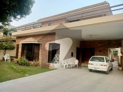 ویسٹ وُوڈ ہاؤسنگ سوسائٹی لاہور میں 10 کمروں کا 2 کنال مکان 3.2 لاکھ میں کرایہ پر دستیاب ہے۔