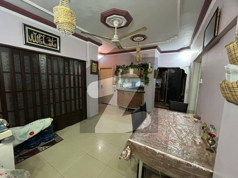 Highly Covered 1350 Square Feet Flat Is Available In Gulshan-E-Iqbal Block 16 For Sale