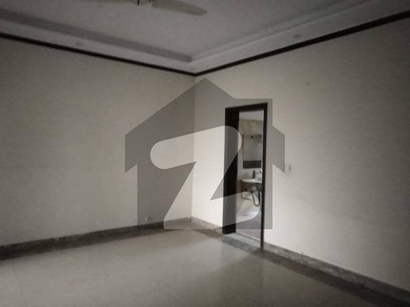 ماڈل ٹاؤن ۔ بلاک کے ماڈل ٹاؤن,لاہور میں 5 کمروں کا 2 کنال مکان 13.0 کروڑ میں برائے فروخت۔