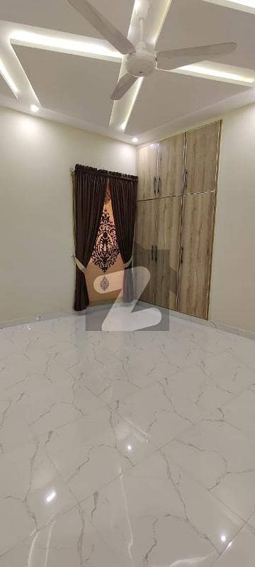 11 MARLA OWNER BUILD HOUSE AVAILABLE FOR SALE NEAR MASJID IN IZMIR TOWN BLOCK J