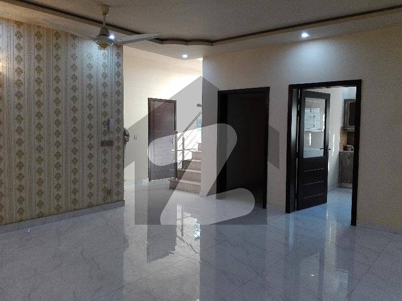 ماڈل ٹاؤن لاہور میں 5 کمروں کا 1 کنال مکان 18.0 کروڑ میں برائے فروخت۔