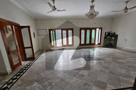 House Is Available For Sale In F-11/2