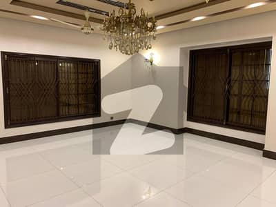 ڈی ایچ اے فیز 6 ڈی ایچ اے ڈیفینس,کراچی میں 5 کمروں کا 1 کنال مکان 4.0 لاکھ میں کرایہ پر دستیاب ہے۔